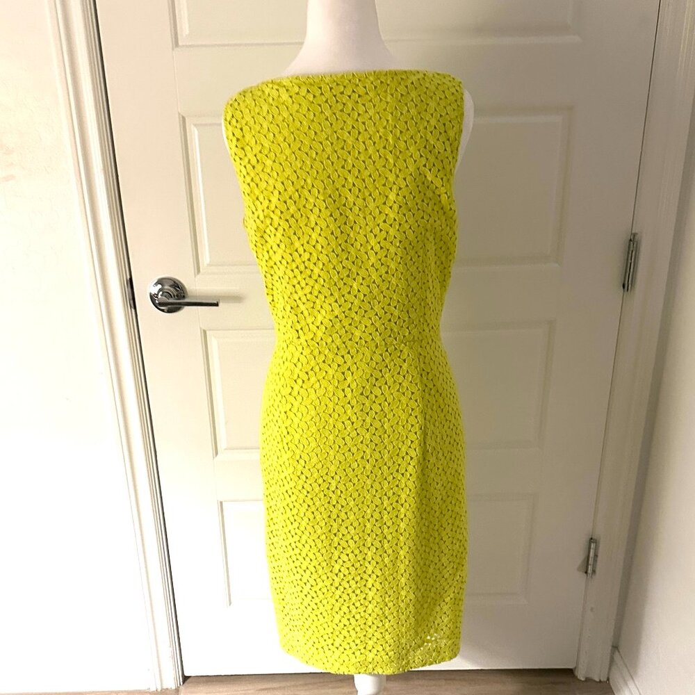 ANN TAYLOR YELLOW LACE DRESS SIZE MEDIUM - Picture 3 of 5
